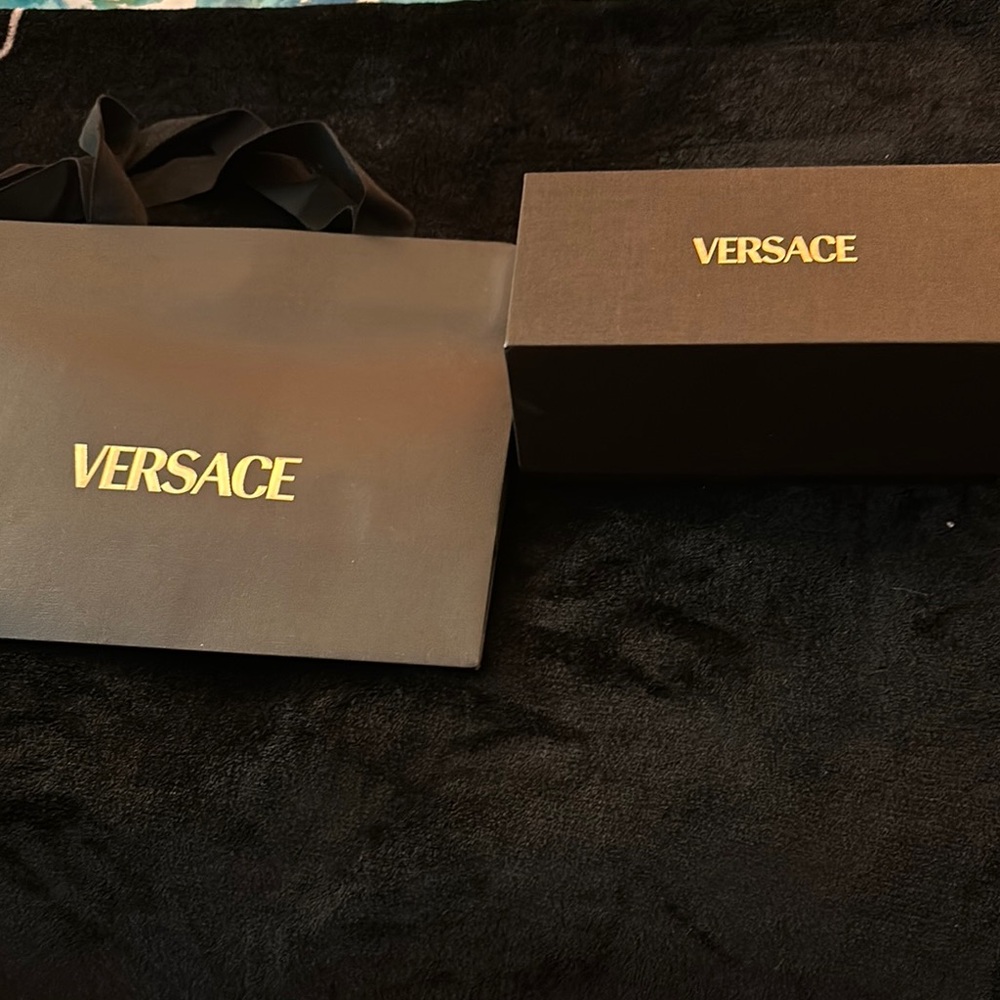 Versace Luxury Black Box with Gold Logo - Picture 3 of 3
